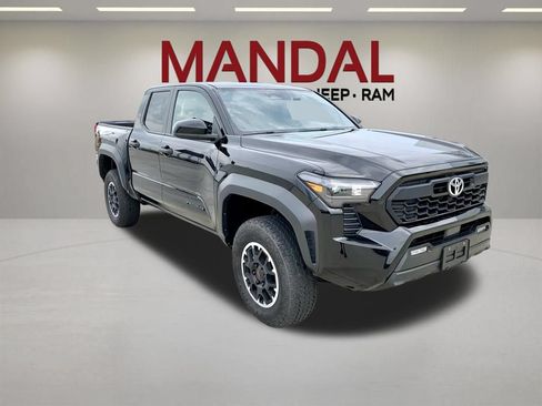 Used 2024 Toyota Tacoma TRD Off-Road AWD/4WD image 3