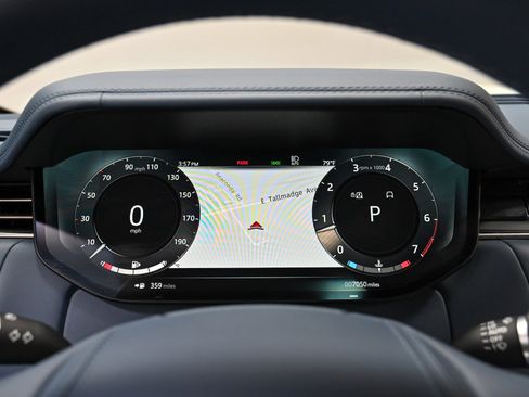 Used 2023 Land Rover Range Rover LWB SV Autobiography image 10