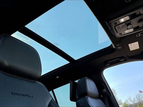 Used 2021 GMC Yukon Denali w/ Denali Premium Package image 17