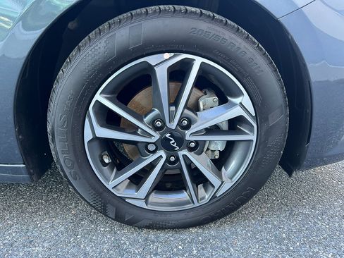 Used 2023 Kia Forte LXS w/ LXS Technology Package image 7