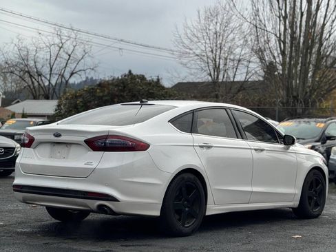 Used 2016 Ford Fusion SE image 4