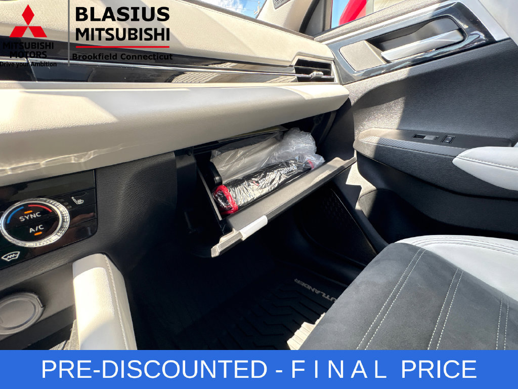 Used 2025 Mitsubishi Outlander SE AWD/4WD image 26