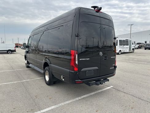 Used 2023 Mercedes-Benz Sprinter 3500 image 18