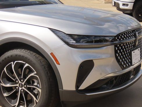 Certified 2025 Lincoln Nautilus Premier AWD/4WD image 5