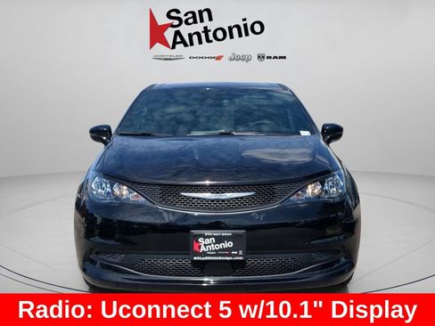 New 2025 Chrysler Voyager LX image 3