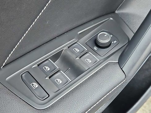 Used 2024 Volkswagen Tiguan Wolfsburg Edition image 25