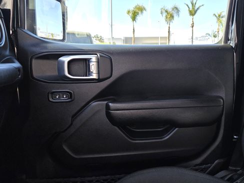 Certified 2023 Jeep Gladiator Sport image 15