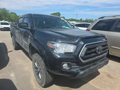 Used 2022 Toyota Tacoma SR5 RWD image 3