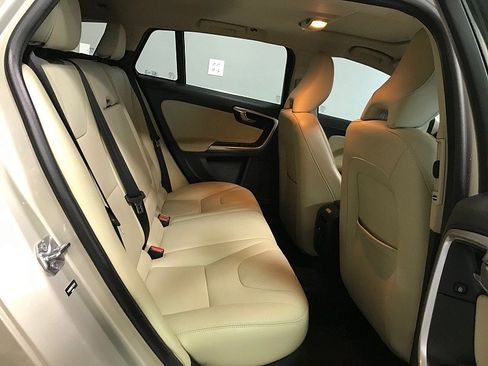 Used 2017 Volvo V60 T5 Platinum FWD image 17