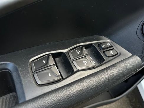 Used 2017 Hyundai Santa Fe Sport image 13