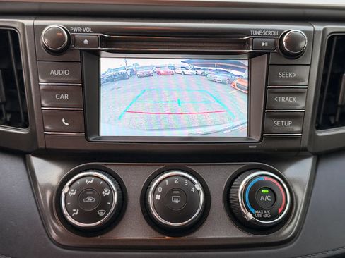 Used 2015 Toyota RAV4 LE AWD/4WD image 30