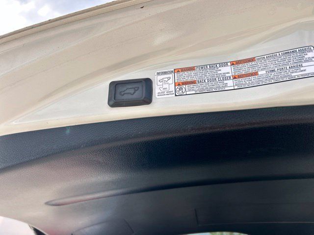 Used 2014 Toyota RAV4 Limited AWD/4WD image 9