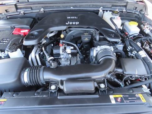 Used 2021 Jeep Wrangler Unlimited Rubicon AWD/4WD image 12