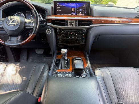 Used 2020 Lexus LX 570 4WD w/ Luxury Package image 19