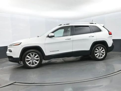 Used 2017 Jeep Cherokee Limited AWD/4WD image 5