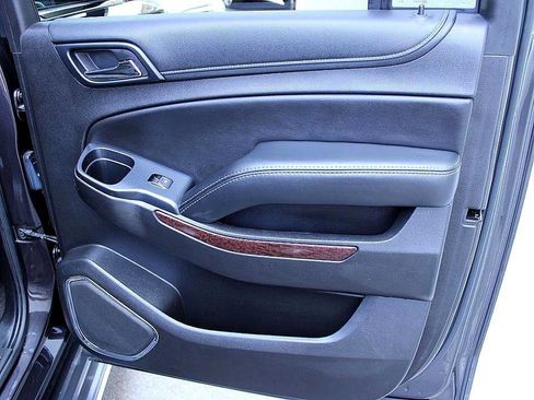 Used 2017 GMC Yukon XL SLE w/ SLE Value Package image 18