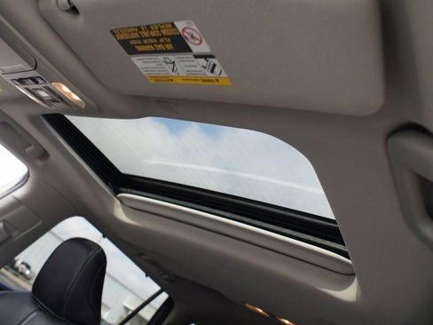 Used 2020 Toyota Highlander Limited image 6