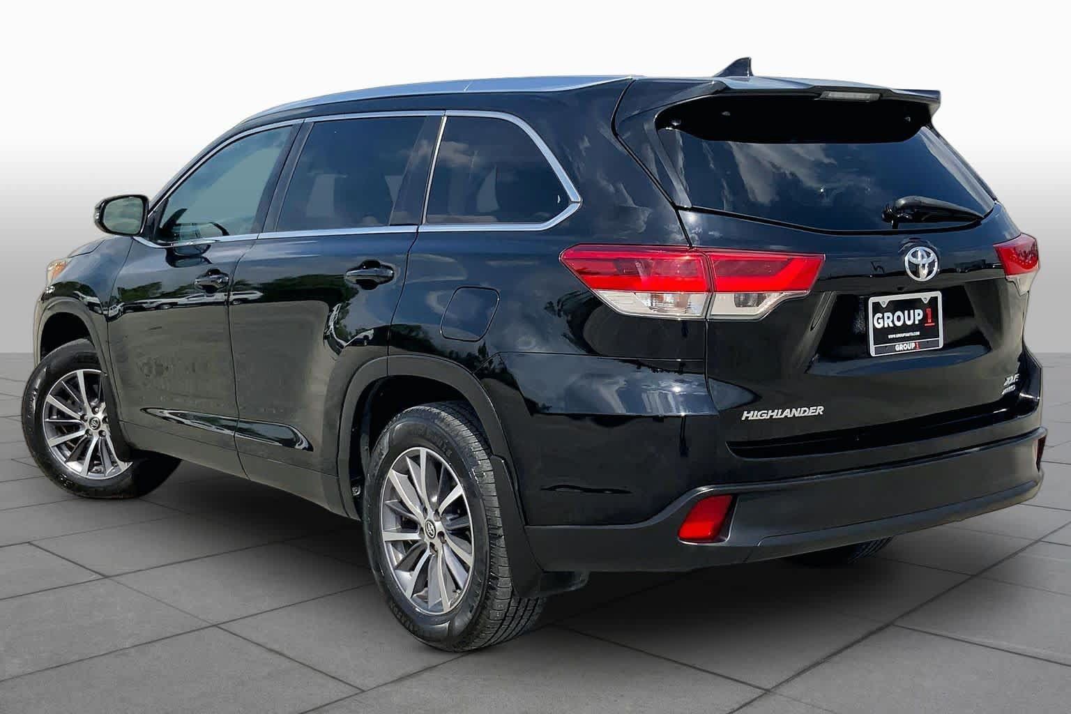 Used 2019 Toyota Highlander XLE AWD/4WD image 12