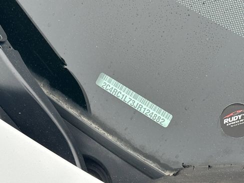 Used 2018 Chrysler Pacifica Touring-L image 29