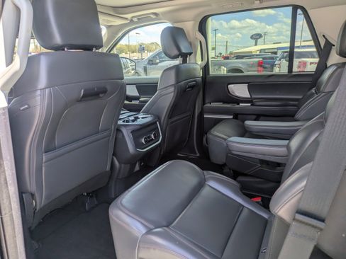 Used 2025 Ford Expedition Active AWD/4WD image 14