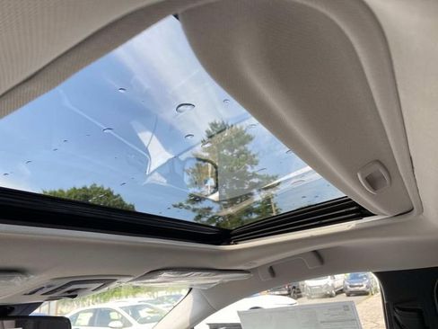 New 2026 Toyota Sienna XLE FWD image 9