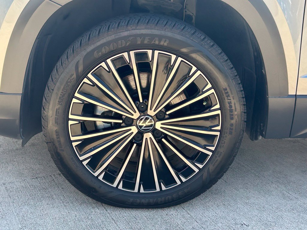 Certified 2023 Volkswagen Taos SEL AWD/4WD image 41