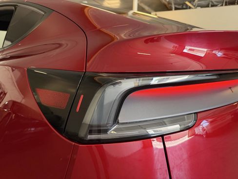 Used 2026 Tesla Model Y Long Range RWD image 38