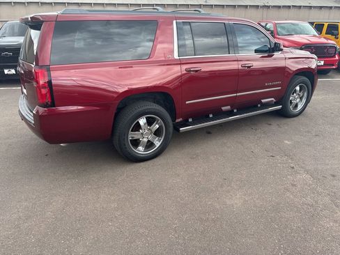 Used 2018 Chevrolet Suburban LT w/ LT Signature Package AWD/4WD image 7
