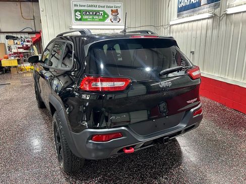 Used 2018 Jeep Cherokee Trailhawk w/ Cold Weather Group image 17