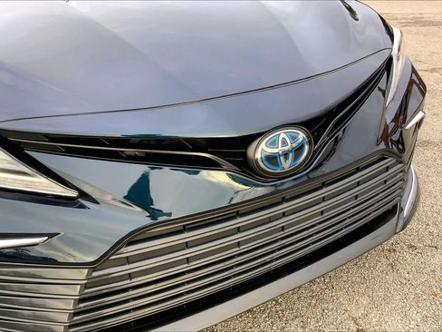 Used 2021 Toyota Camry XLE image 29