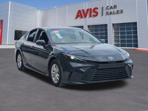 Used 2025 Toyota Camry LE image 3