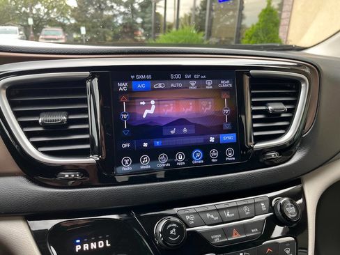 Used 2017 Chrysler Pacifica Touring-L Plus w/ Advanced Safetytec Group image 37