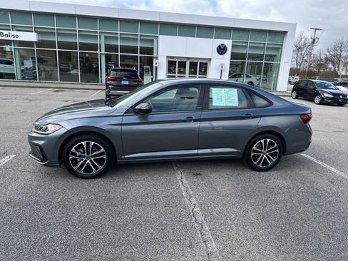Certified 2025 Volkswagen Jetta Sport image 5