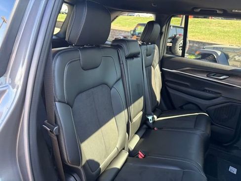 New 2026 Jeep Grand Cherokee Altitude image 31