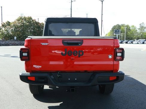 Used 2023 Jeep Gladiator Sport AWD/4WD image 7