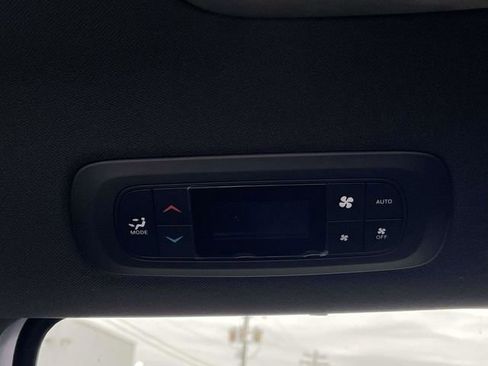 New 2026 Chrysler Pacifica Select FWD image 16