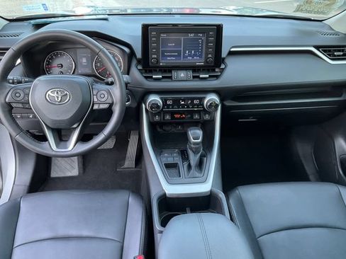 Used 2022 Toyota RAV4 XLE Premium FWD image 4