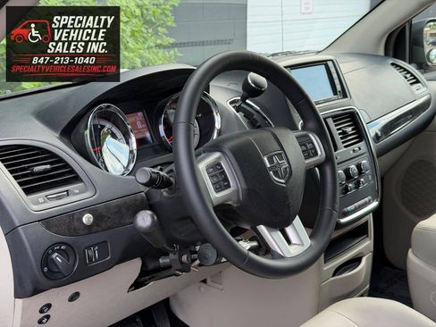 Used 2016 Dodge Grand Caravan SXT w/ UConnect Hands-Free Group FWD image 36