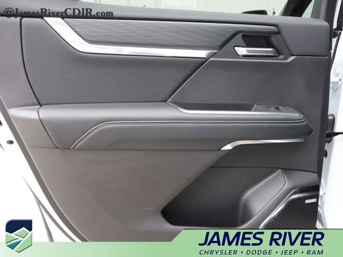 Used 2026 GMC Acadia Elevation w/ Elevation Premium Package image 18