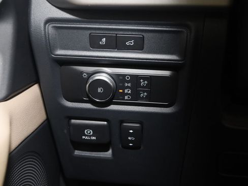 Used 2022 Ford Expedition XLT image 30