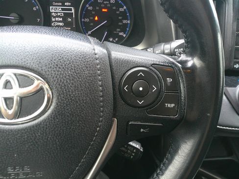 Used 2018 Toyota RAV4 XLE image 21