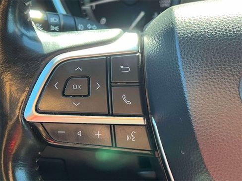 Used 2021 Toyota Highlander XLE image 27