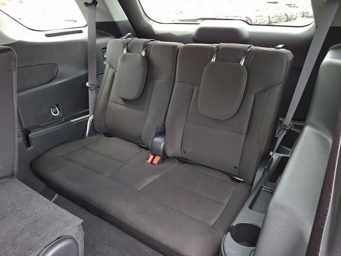 Used 2023 Ford Explorer XLT AWD/4WD image 10