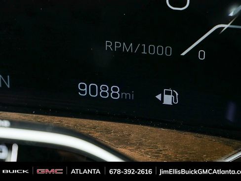 Used 2025 Cadillac Escalade ESV Sport Platinum image 13