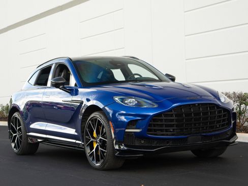 Used 2025 Aston Martin DBX 707 image 4