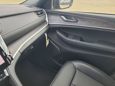 New 2026 Jeep Grand Cherokee L Limited image 28