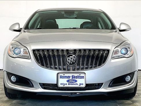 Used 2017 Buick Regal Sport Touring image 3