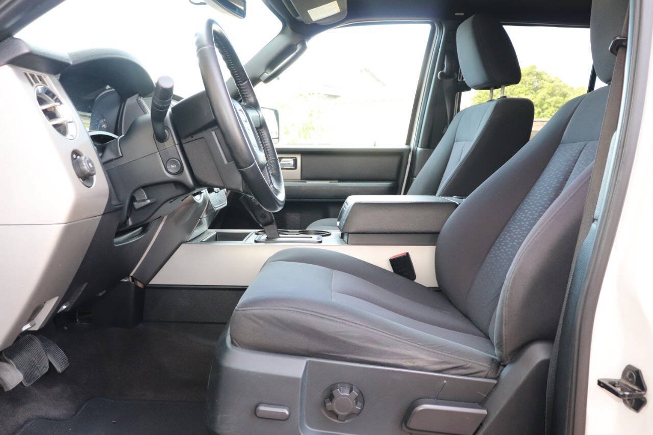 Used 2015 Ford Expedition XLT AWD/4WD image 16