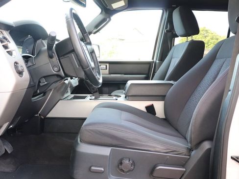 Used 2015 Ford Expedition XLT AWD/4WD image 16