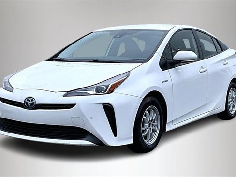 Used 2021 Toyota Prius LE image 2